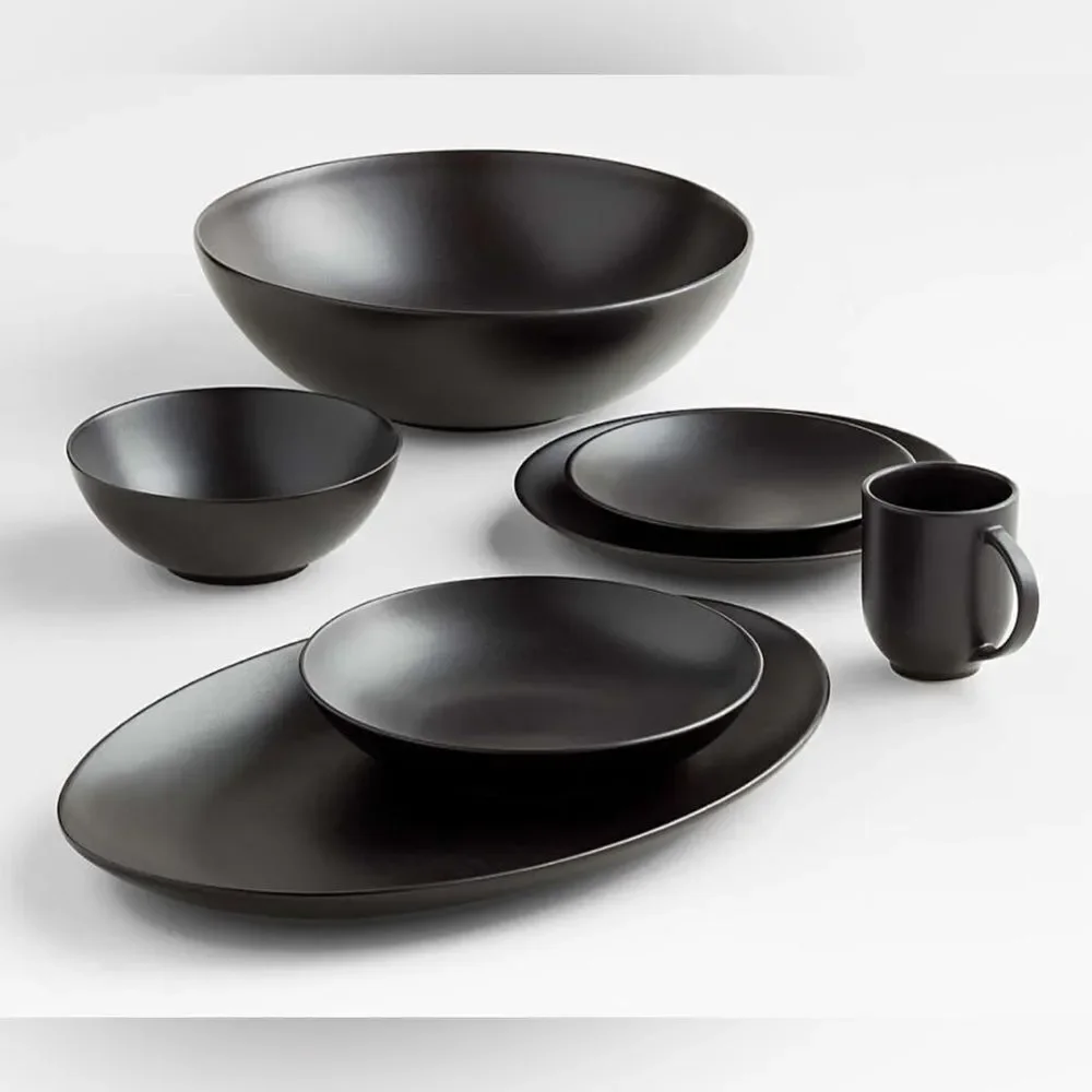 Crate&Barrel Marin Black Dinner Plate Portugal 10 1/2 In Round 1 1/2 In Tall